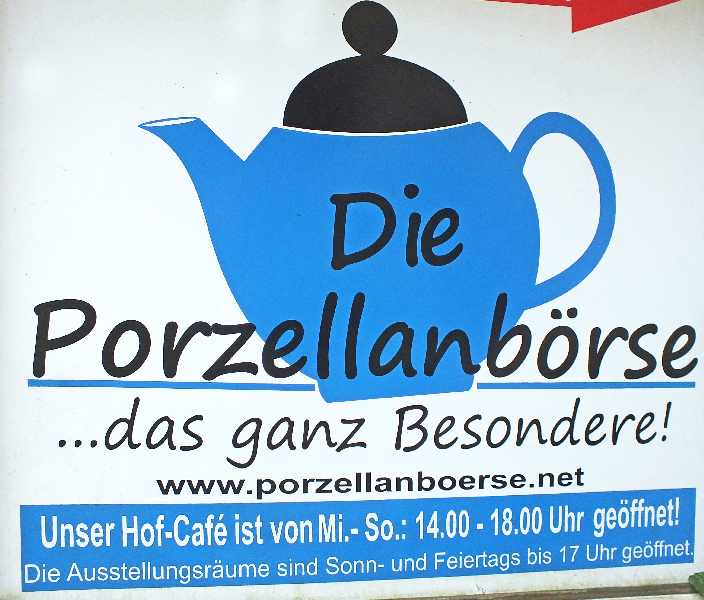 Klick öffnet Großansicht Hinweisschild an der Einfahrt