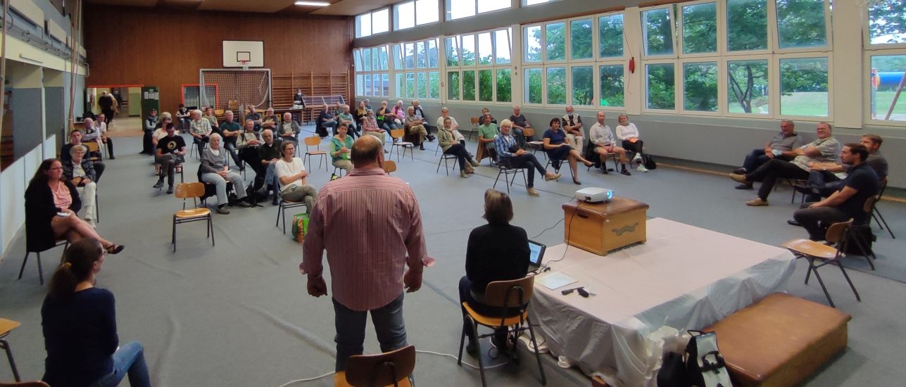Klick öffnet Großansicht Blick ins Plenum